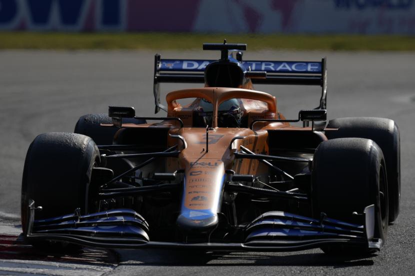 Mobil balap McLaren.