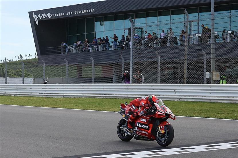  Pembalap MotoGP asal Italia, Francesco Bagnaia (ilustrasi) dari Ducati Lenovo Team menjuarai Grand Prix Portugal, Ahad (26./3/2023). 