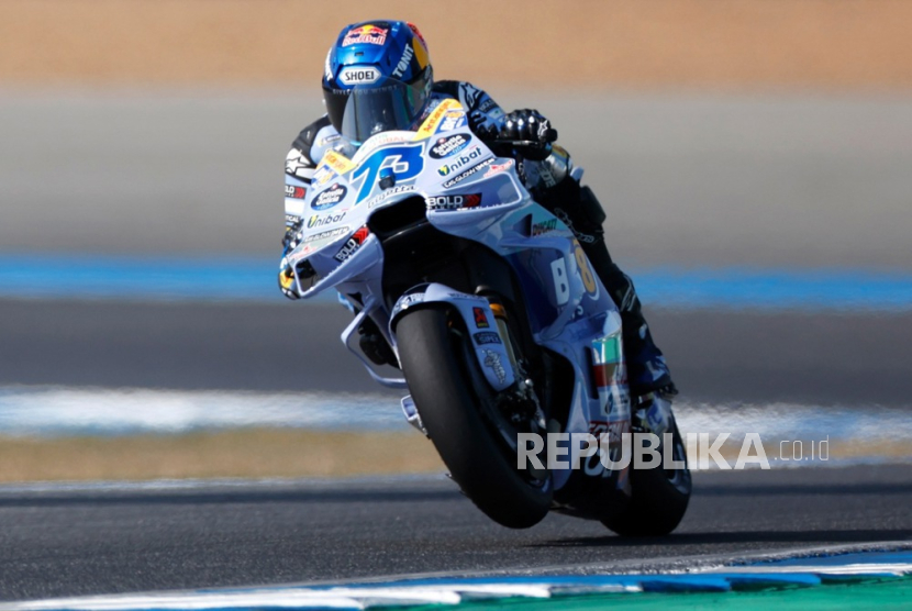 Pembalap MotoGP asal Spanyol Alex Marquez dari tim Gresini Racing beraksi dalam sesi latihan GP Thailand di Sirkuit Internasional Chang, Buriram, Thailand, Jumat, 28 Februari 2025. 