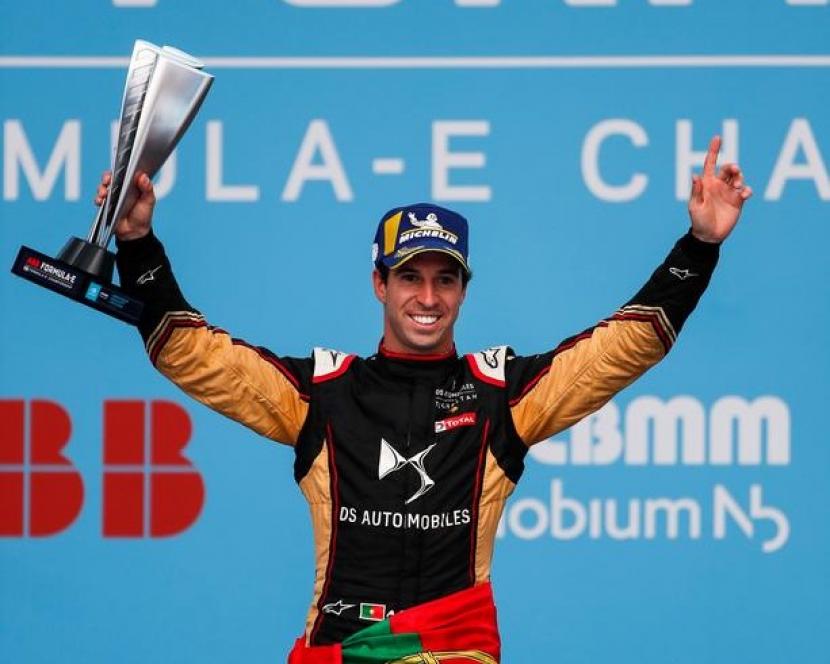 Pembalap Portugal Antonio Felix Da Costa mengunci gelar juara dunia Formula E 2020.