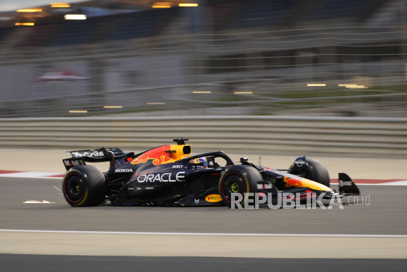 Pembalap Red Bull Max Verstappen asal Belanda beraksi selama tes pramusim Formula Satu di Sirkuit Internasional Bahrain di Sakhir, Bahrain, Jumat, 28 Februari 2025.