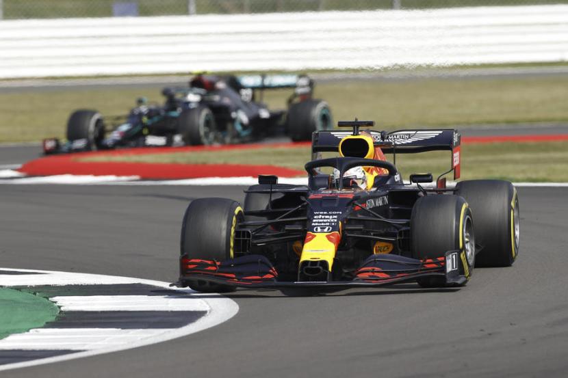 Pembalap Red Bull Max Verstappen menjuarai GP Anniversary F1 di GP Silverstone, Inggris, Ahad (9/8).