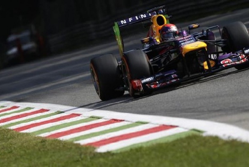 Pembalap Red Bull memimpin di posisi tedepan GP Formila 1 Sirkuit Monza, Italia 