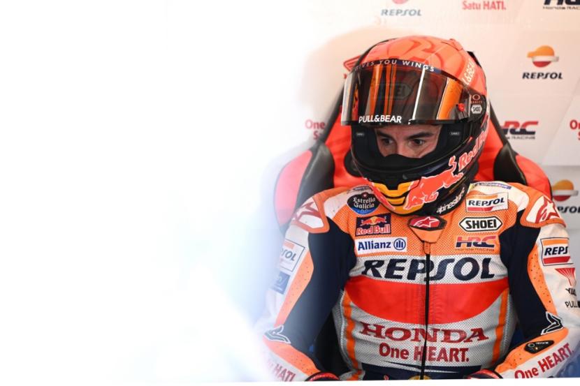 Pembalap Repsop Honda Marc Marquez tampak melamun dalam sebuah balapan MotoGP beberapa waktu lalu. Kondis Marquez saat ini sedang tak baik-baik saja. 