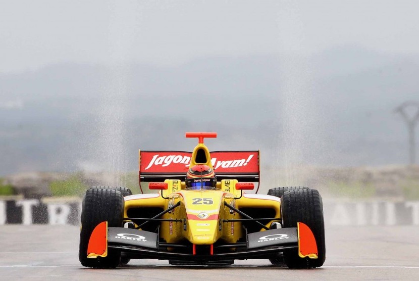 Pembalap Sean Gelael pada Kejuaraan Formula Renault 3.5 di Sirkuit Motorland Aragon, Spanyol.