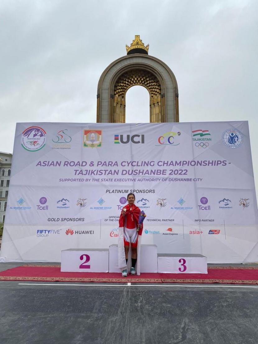 Pembalap sepeda road race putri Indonesia Ayustina Delia Priatna mencetak sejarah dengan naik podium kedua pada kategori Individual Time Trail (ITT) Women Elite pada Kejuaraan Asia 2022 atau Asian Road and Para Cycling Championship di Dushanbe, Tajikistan, Ahad (27/3/2022). 