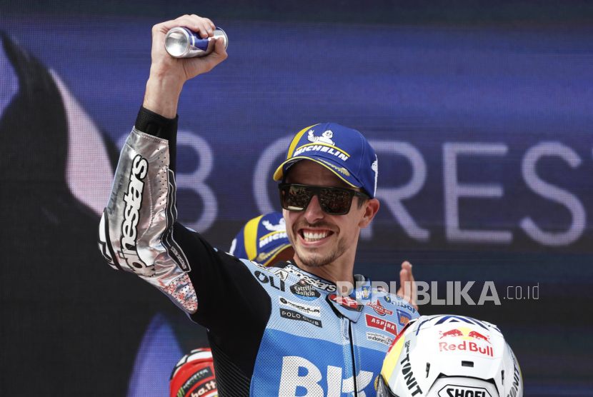 Pembalap Spanyol Alex Marquez dari BK8 Gresini Racing MotoGP merayakan kemenangannya pada balapan utama MotoGP Grand Prix Catalunya di Sirkuit Catalunya di Montmelo, Barcelona, ??Spanyol, Ahad, 7 September 2025. 