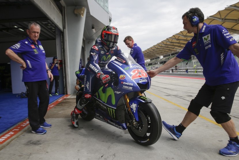 Pembalap Yamaha Movistar, Maverick Vinales pada sesi tes di Sepang, Malaysia, 31 Januari 2017.