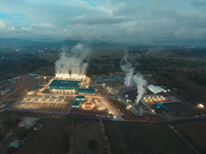 Pembangkit Listrik Geothermal milik Pertamina di Lahendong, Sulawesi.