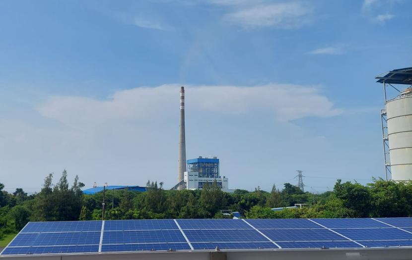 Pembangkit Listrik Tenaga Surya (PLTS). Pemerintah Uni Eropa dan Pemerintah Kanada mendukung rencana Indonesia dalam transisi energi untuk mengurangi emisi karbon. 