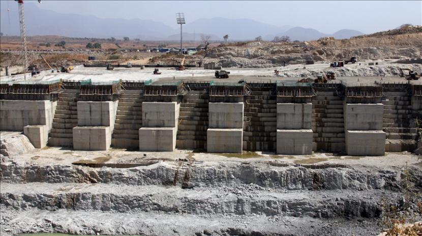 Pembangunan Bendungan Grand Renaissance (Bendungan Hidase) di Sungai Nil Biru di wilayah barat Benishangul-Gumuz, Ethiopia pada 6 Desember 2014. Bendungan tersebut akan menjadi pembangkit listrik tenaga air terbesar di Afrika dengan perkiraan biaya $ 4,8 miliar USD. 