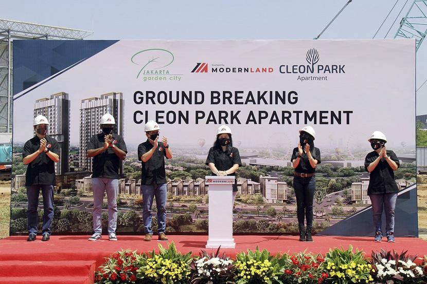Pembangunan Cleon Park Apartment dimulai ditandai dengan seremoni ground breaking atau peletakan batu pertama, Rabu (23/9). 