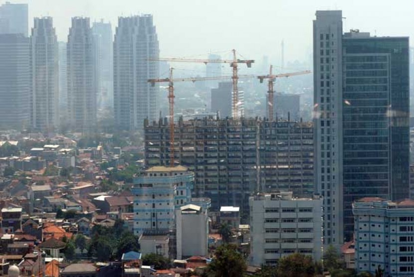 Pembangunan gedung di Kuningan, Jakarta.