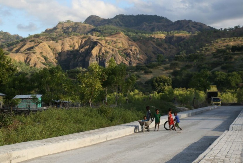 Pembangunan infrastruktur di daerah pinggiran Indonesia