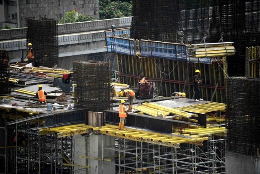 Pembangunan infrastruktur. Ekonomi Indonesia diperkirakan melambat tahun 2014