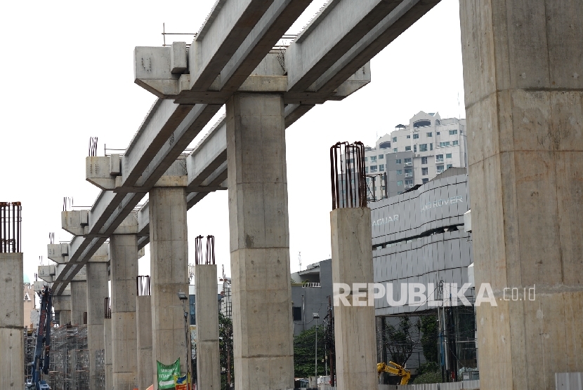Pembangunan jalur MRT di Jakarta, Ahad (7/5).