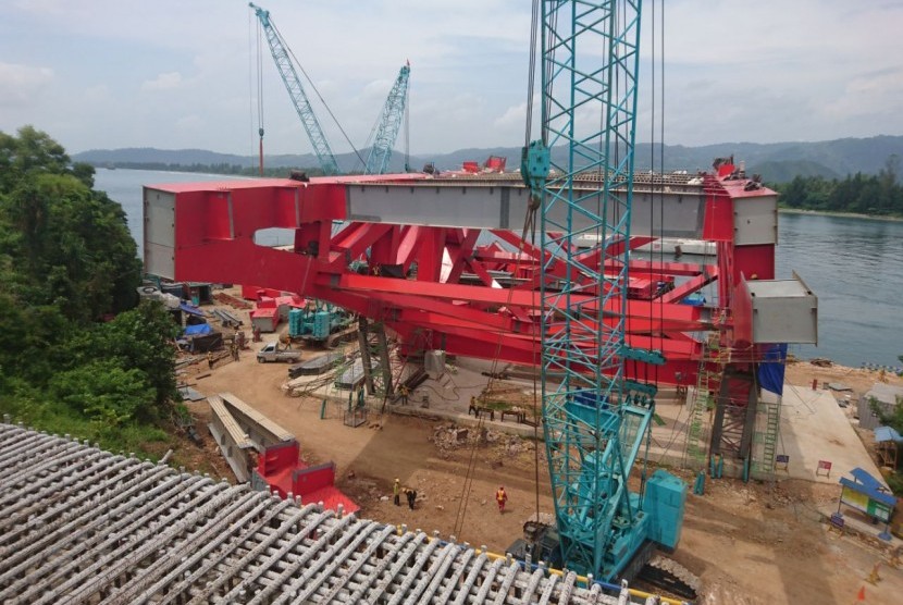 Pembangunan Jembatan Holtekamp Papua ditargetkan selesai pada September 2018.