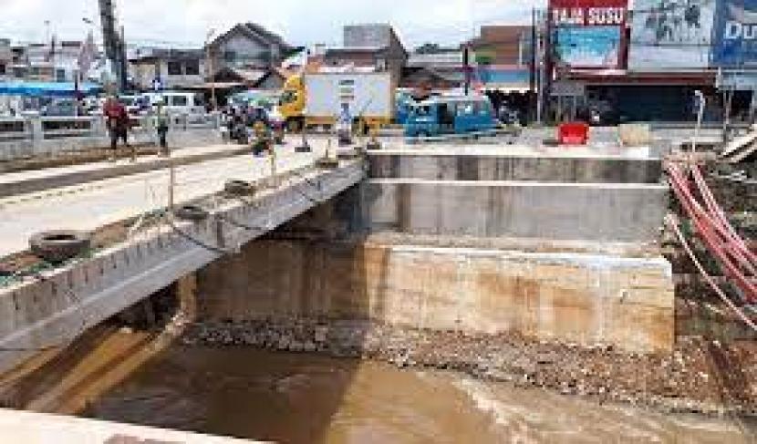 Pembangunan Jembatan Jatijajar di Kota Depok terus molor.