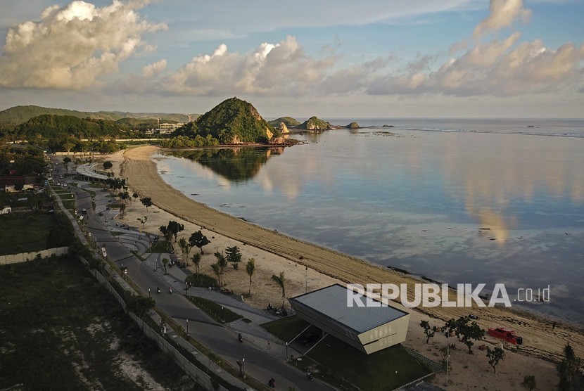 Pembangunan Sirkuit MotoGP Mandalika. Foto area Kuta Beach Park the Mandalika di kawasan KEK Mandalika di Desa Kuta, Kecamatan Pujut, Praya, Lombok Tengah,NTB, Ahad (24/2/2019). 