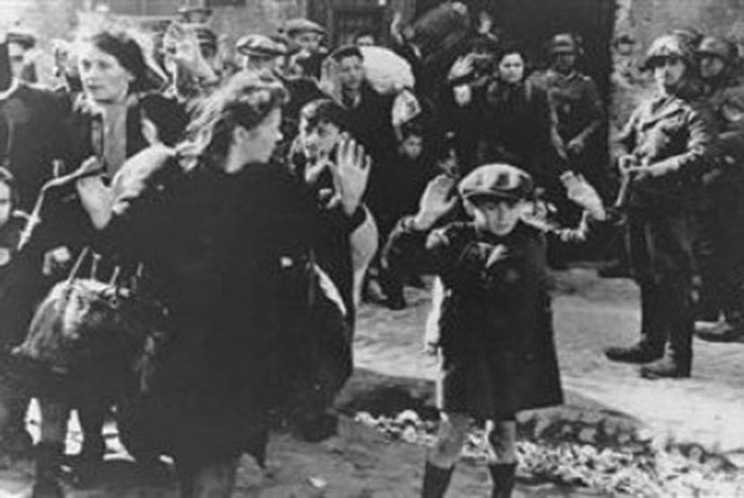 Pembantaian Yahudi oleh Nazi Jerman atau sering disebut Holocaust (Ilustrasi)