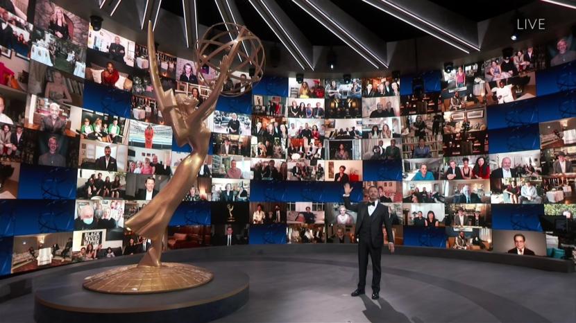  Pembawa acara Jimmy Kimmel memandu siaran Emmy Awards ke-72 pada hari Ahad (20/9).