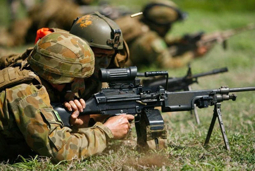 Pembelian dan perawatan peralatan militer akan dilakukan oleh Departemen Pertahanan. 