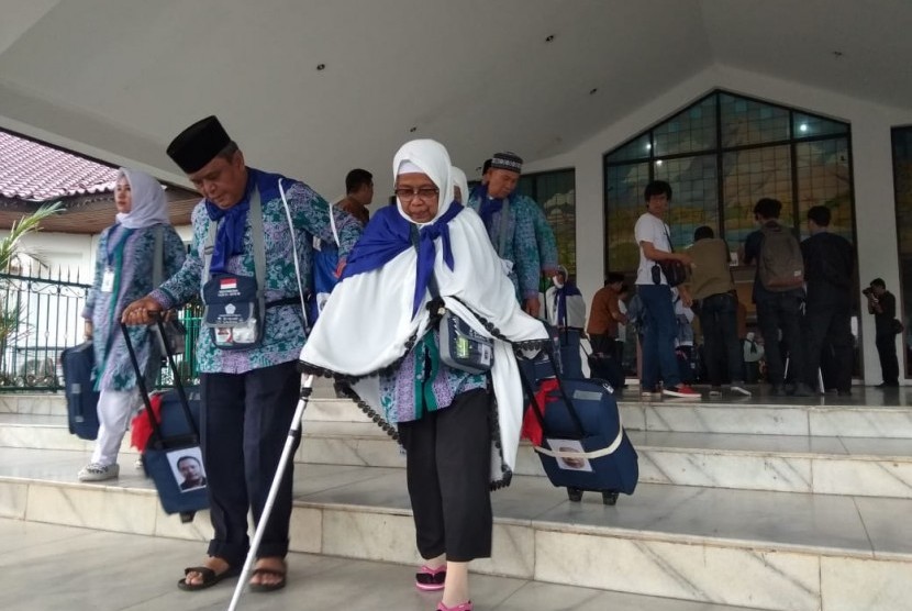 Pemberangkatan kloter pertama calon jamaah haji dari Kabupaten Bogor, Kamis (19/7)
