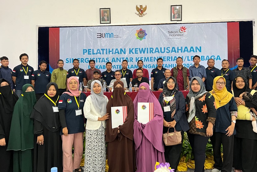 Salah satu pelaksanaan program pelatihan kewirausahaan Telkom untuk ex-Napiter yang diselenggarakan di Kabupaten Lamongan dengan total peserta sebanyak 30 orang.