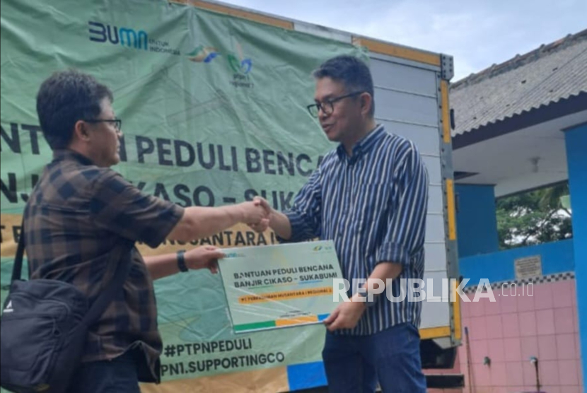 Pemberian bantuan ke korban banjir bandang Sukabumi