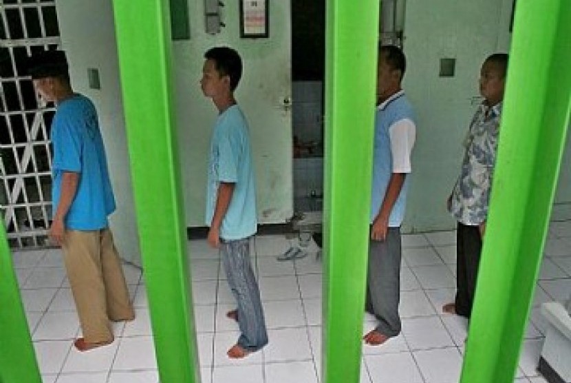  Menteri Koordinator Politik Hukum dan Keamanan Wiranto mengatakan perlu ada pemantauan khusus bagi para napi di lapas. Ia menilai perlu ada pembaruan sistem penanggulangan terorisme, khususnya di dalam Lapas. 