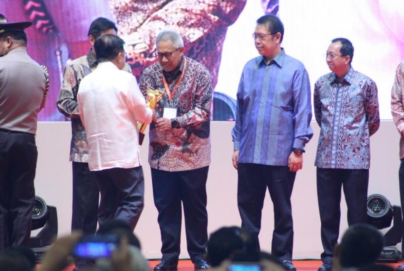 Pemberian penghargaan di Trade Expo Indonesia 2019.