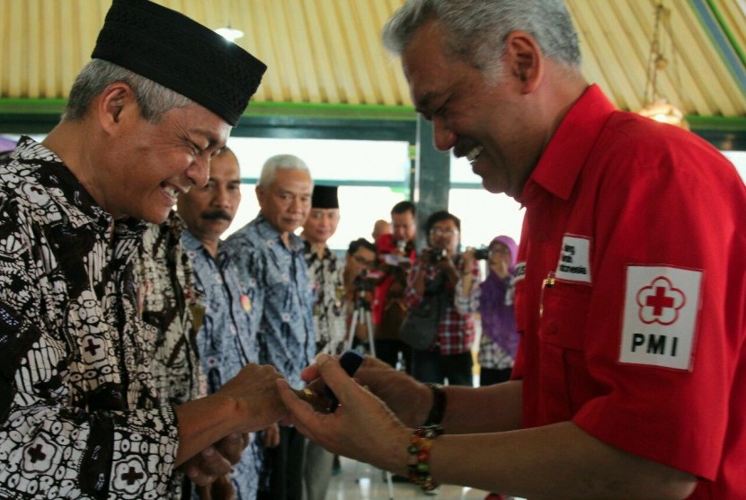 Pemberian penghargaan PMI DIY kepada personel Siaga Lebaran 2018 dan para pendonor sukarela.