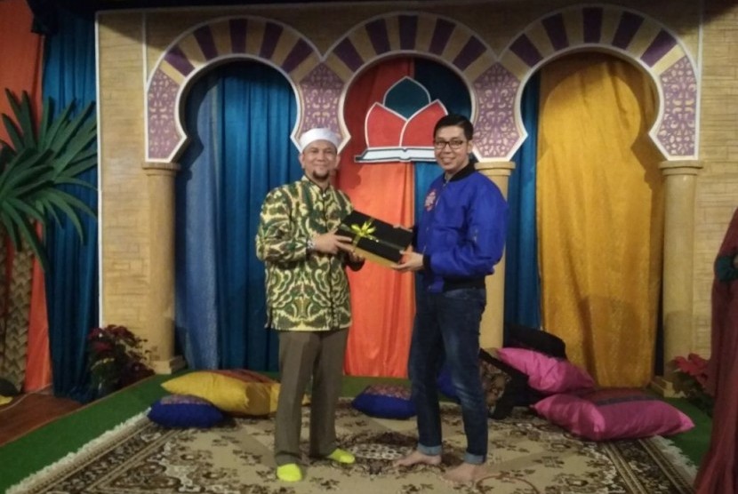 Pembina Yayasan iHAQI Indonesia Ustaz Erick Yusuf bersama Motivator Ippho Santosa.