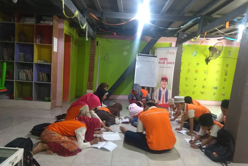 Pembinaan Anak Juara Rumah Zakat di Makassar.