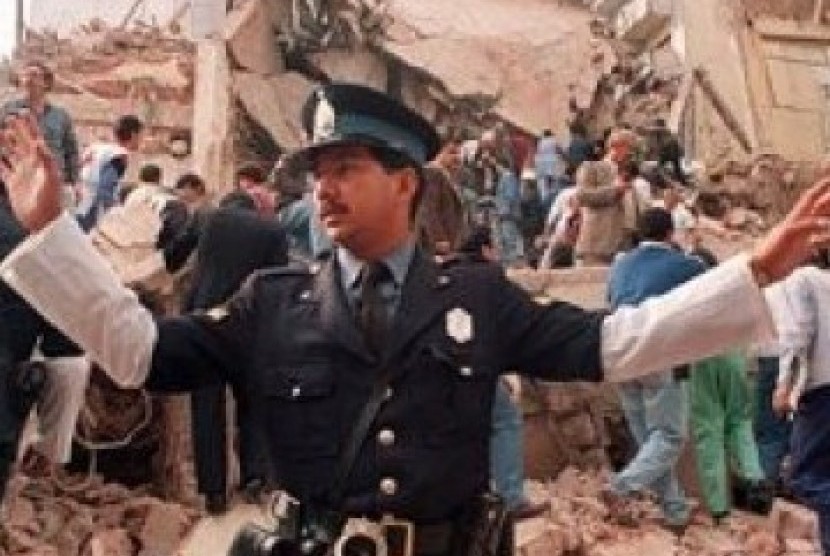 Pemboman Kedubes Israel di Argentina pada 18 Juni 1994. Wakil presiden Iran untuk urusan ekonomi, Mohsen Rezai, diduga ikut bertanggung jawab atas pemboman mematikan pada 1994 di sebuah pusat Yahudi di Buenos Aires.