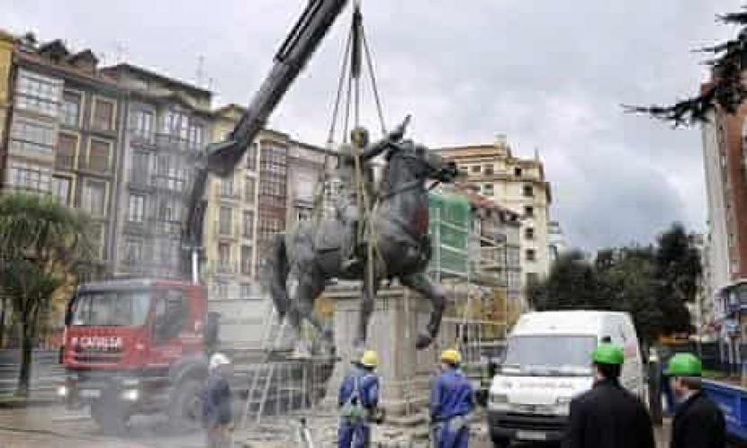 Pembongkaran patung Franco di Spanyol