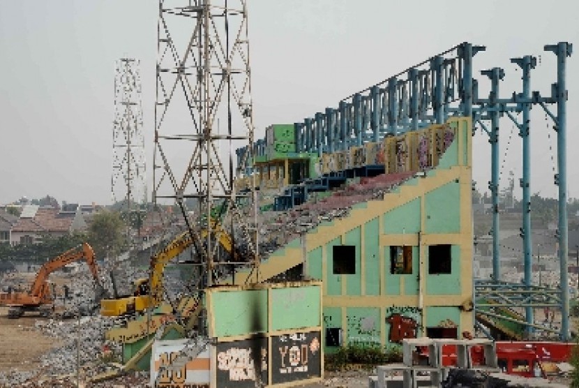 Pembongkaran Stadion Lebak Bulus sebagai bagian pembangunan proyek MRT.
