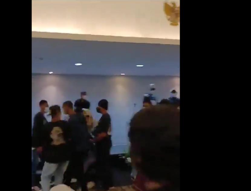 Pembubaran diskusi Refly Harun dkk di Kemang.