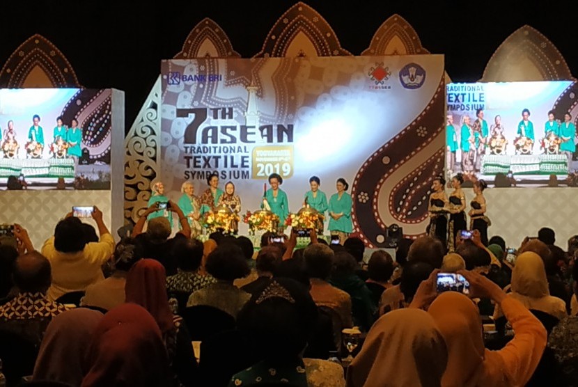  Pembukaan Asean Tradisional Textile Symposium yang digelar di Royal Ambarrukmo Hotel Yogyakarta.