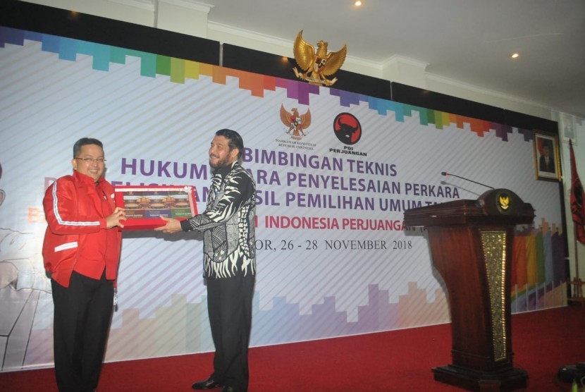 pembukaan Bimtek Teknis Hukum Acara Penyelesaian Perkara Perselisihan Hasil Pemilu 2019 Bagi PDI Perjuangan di Pusat Pendidikan Pancasila dan Konstitusi, Cisarua, Bogor, Jawa Barat, Senin (26/11/2018).