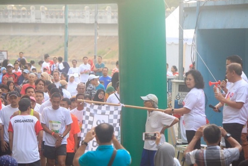 Pembukaan BKT 5K Festival di area pintu air Banjir Kanal Timur, Ahad (10/9).