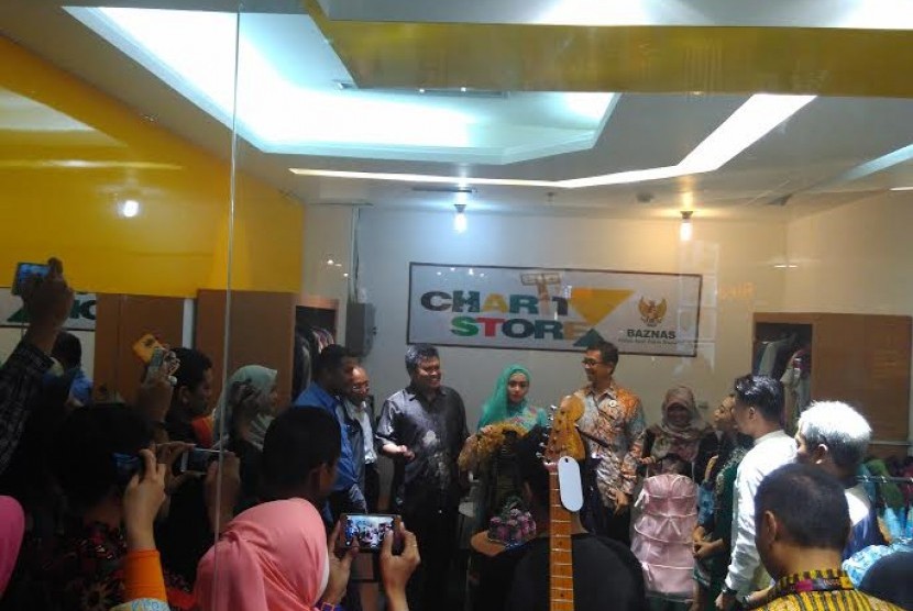 Pembukaan charity store di Plaza Semanggi.