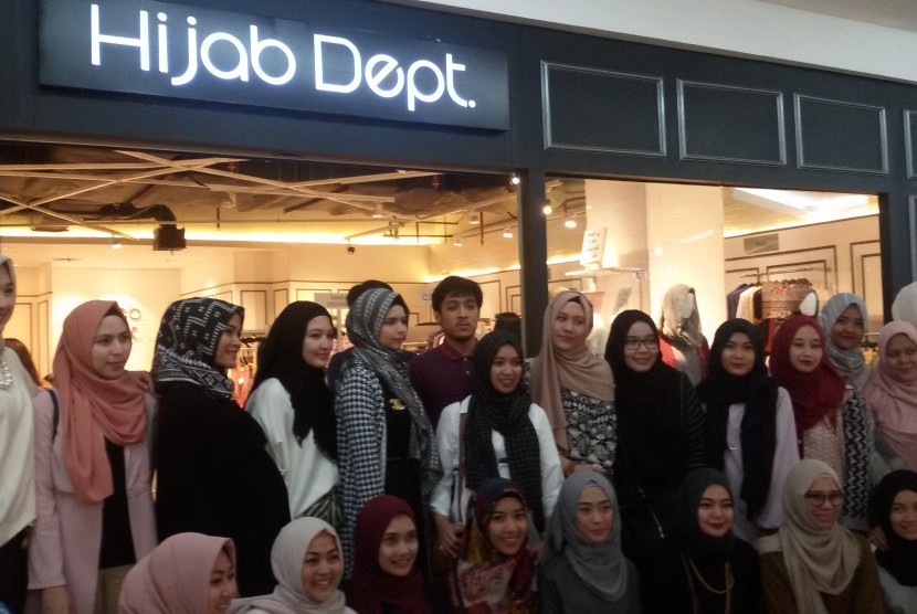 Pembukaan Hijabdept di pusat perbelanjaan Fx, Rabu (20/1). Hijabdept berkonsep departement store bagi kebutuhan mode Muslimah.