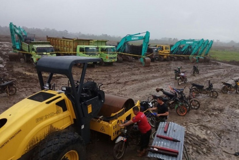 Pembukaan jalan sepanjang 12 km dalam kawasan hutanTaman Nasional Bukit Barisan Selatan (TNBBS) Lampung menuju tambak udangdi Way Haru mengancam ekosistem TNBBS 