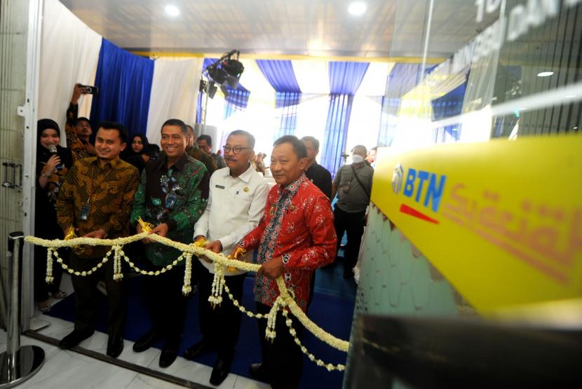 Pembukaan Kantor Cabang Bank BTN Syariah (ilustrasi). BTN Syariah membuka kantor cabang di Pontianak, Kalimantan Barat.