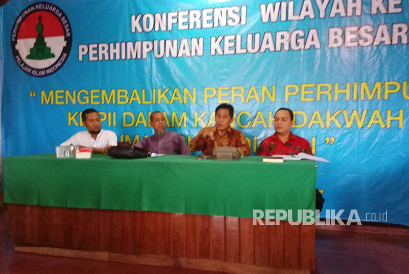  Pembukaan Konferensi Wilayah keempat Keluarga Besar Pelajar Islam Indonesia (KB PII) Bali. 