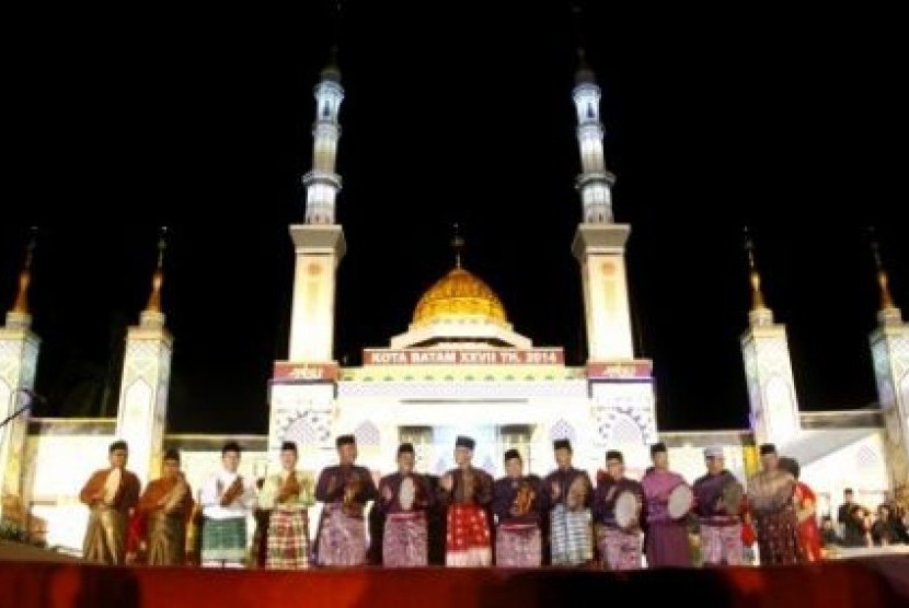 Pembukaan Musabaqah Tilawatil Quran (MTQ) Tingkat Kota Batam di Dataran Engku Putri, Batam.