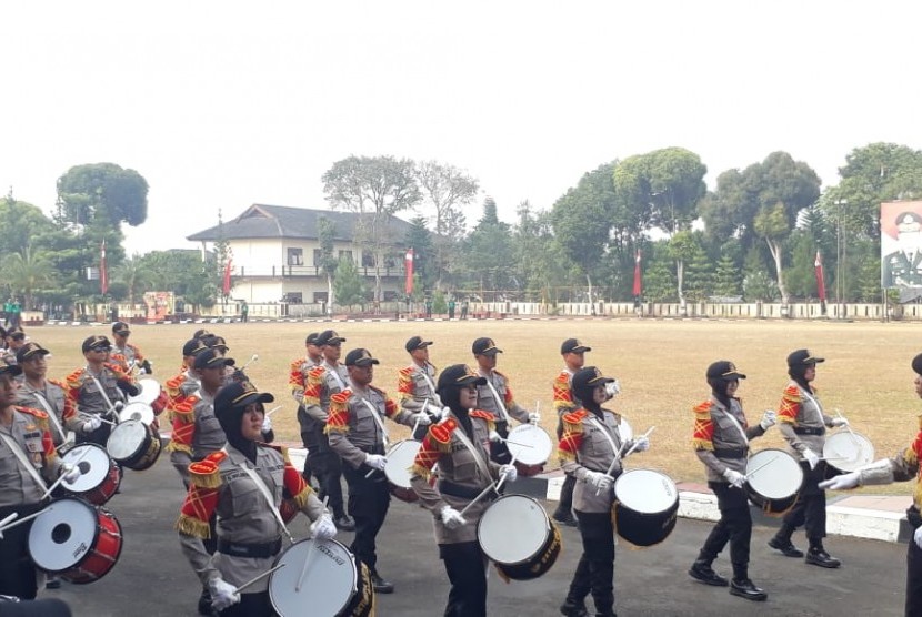 Pembukaan Pekan olahraga dan seni polisi bersama masyarakat (Porismas) yang digelar siswa Setukpa Polri angkatan 48 berlangsung semarak di Lapangan Soetadi Ronodipuro, Kota Sukabumi, Senin (22/7).