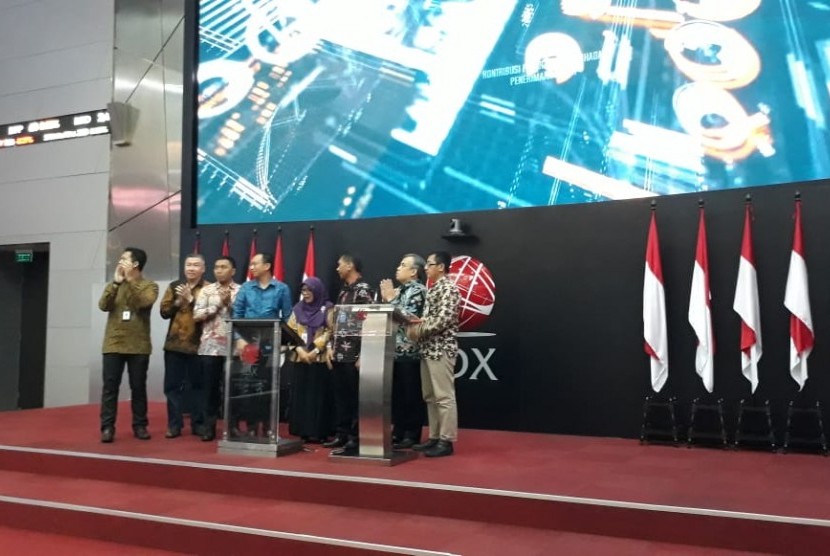 Pembukaan perdagangan Bursa Efek Indonesia (BEI) Jakarta pada Kamis (10/10) oleh peluncuran wakaf saham dari Henan Putihray Sekuritas dan Global Wakaf.