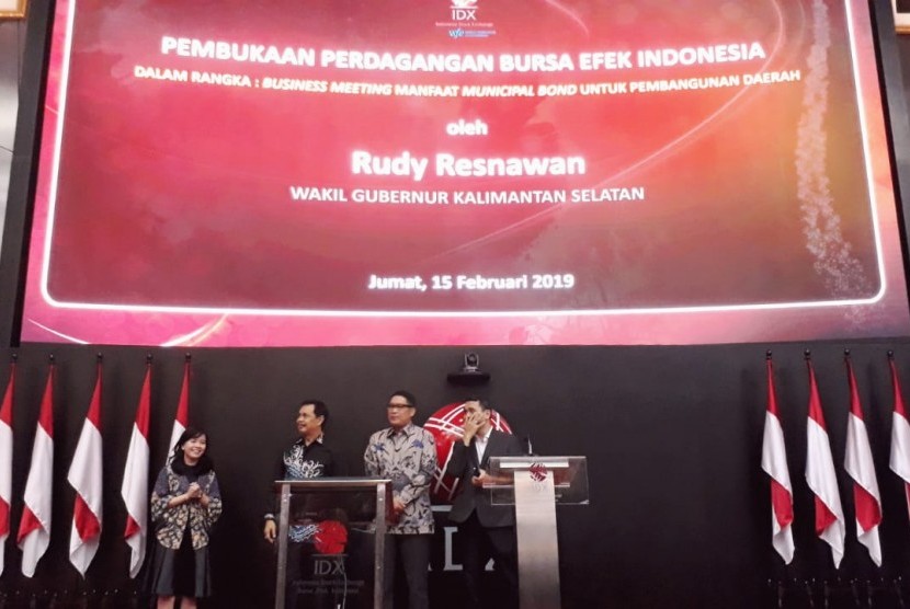 Pembukaan perdagangan Bursa Efek Indonesia (BEI) pada Jumat (15/2) dibuka bersama Wakil Gubernur Kalimantan Selatan, Rudy Resnawan. 
